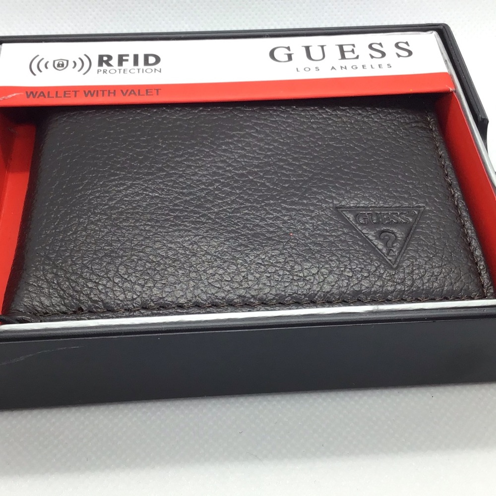 Men’s Guess wallet